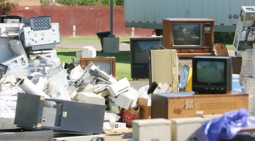 Recycling organic garden waste in Lee